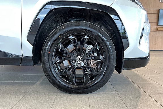 Toyota RAV4 16 of 23