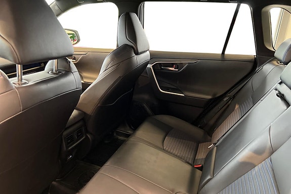 Toyota RAV4 12 of 23