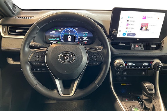 Toyota RAV4 10 of 23