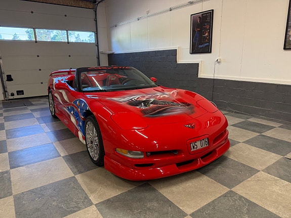Chevrolet Corvette 3 of 5