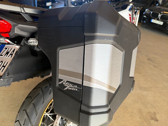 Honda CRF1100D4 Africa Twin DCT Adv Sports 10 of 13