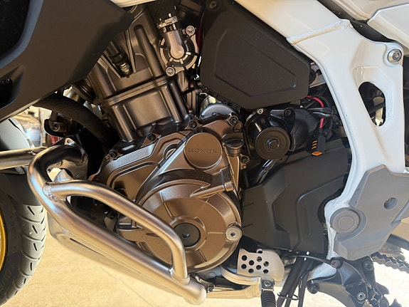 Honda CRF1100D4 Africa Twin DCT Adv Sports 9 of 13