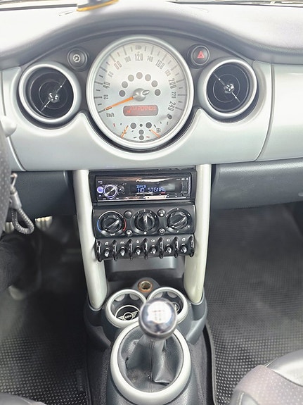 MINI Cooper S 3 of 5