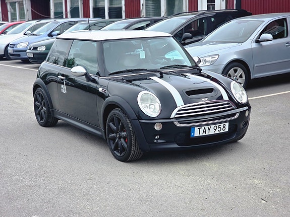 MINI Cooper S 2 of 5