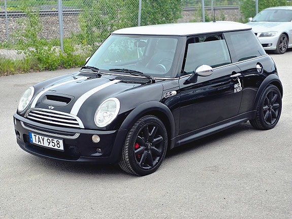 MINI Cooper S 4 of 5