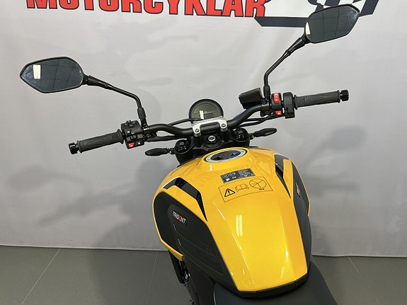 Triumph TRIDENT 660 13 of 15