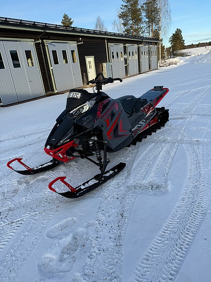 Arctic-cat Alpha M8000 4 of 5