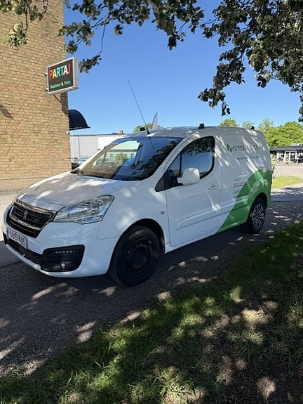 Peugeot Partner Electric 2 of 4