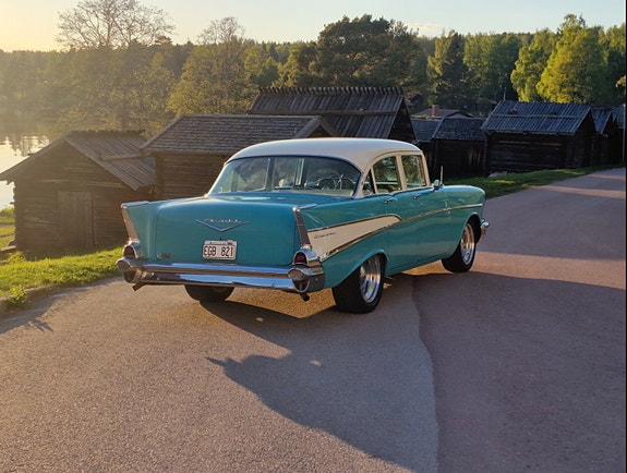 Chevrolet Sedan 3 of 5