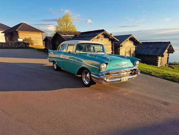 Chevrolet Sedan 2 of 5