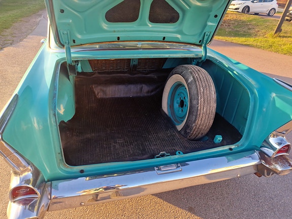 Chevrolet Sedan 4 of 5