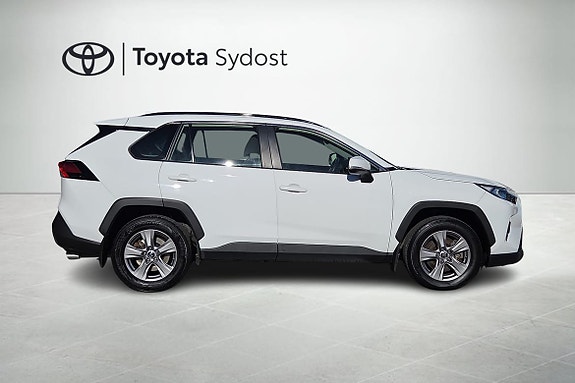Toyota RAV4 7 of 18