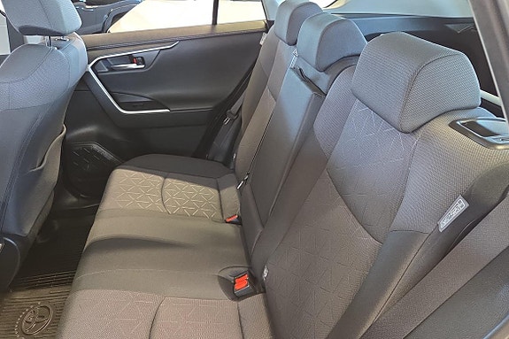 Toyota RAV4 13 of 18