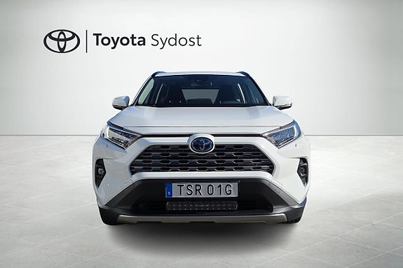 Toyota RAV4 2 of 18