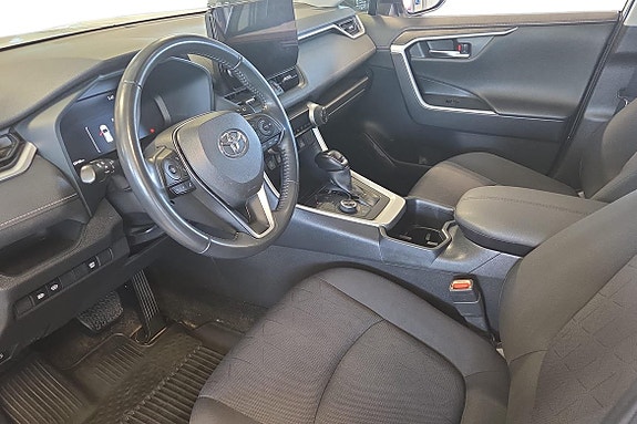 Toyota RAV4 9 of 18