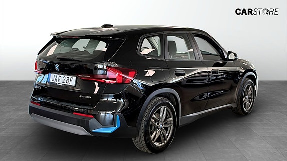 BMW iX1 2 of 5
