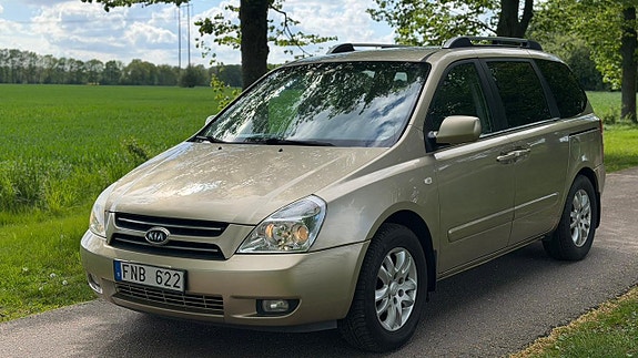 Kia Carnival 2 of 22