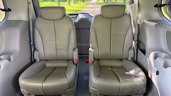Kia Carnival 14 of 22