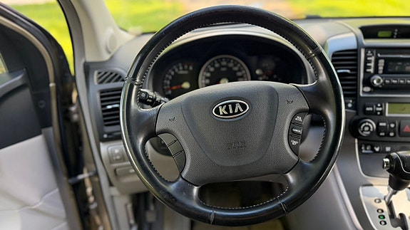 Kia Carnival 17 of 22