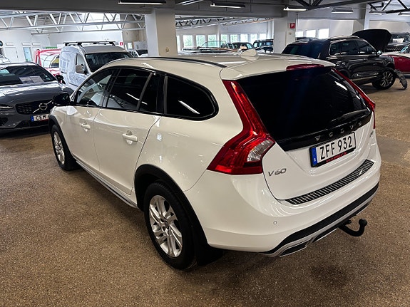 Volvo V60 Cross Country 4 of 5