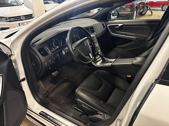 Volvo V60 Cross Country 5 of 5