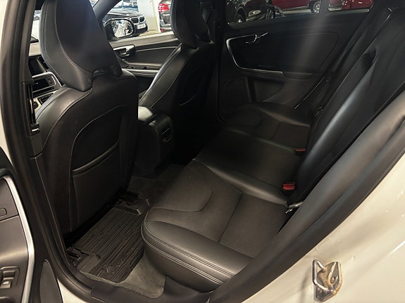 Volvo V60 Cross Country 6 of 6