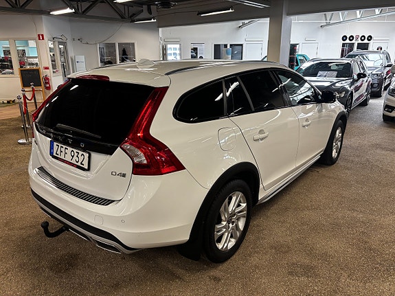 Volvo V60 Cross Country 3 of 5