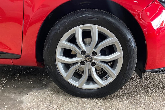 Renault Clio 16 of 21