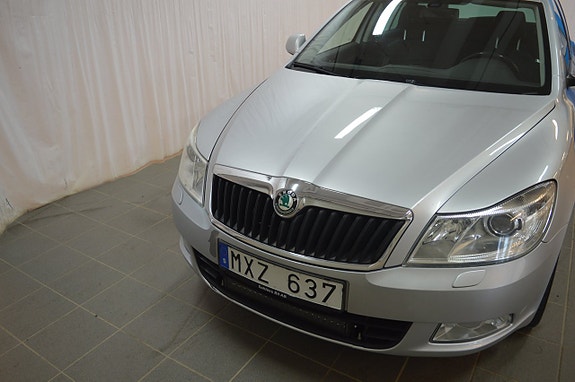 Skoda Octavia 2 of 5