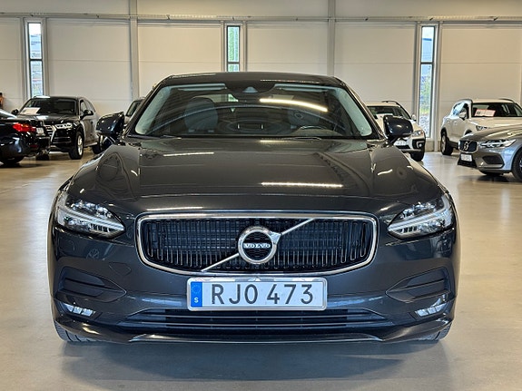 Volvo S90 2 of 5