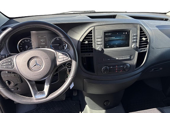 Mercedes-Benz eVito Tourer 11 of 15