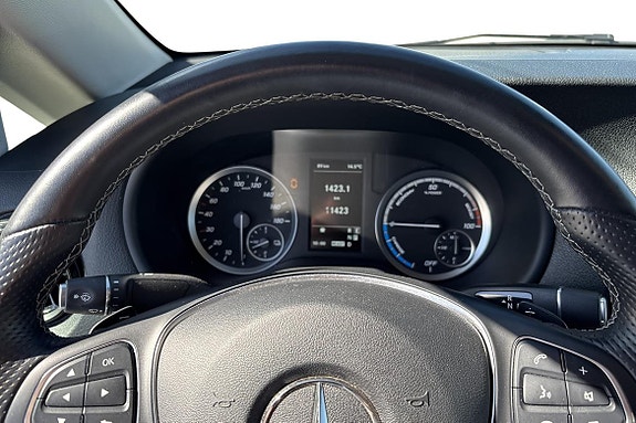 Mercedes-Benz eVito Tourer 12 of 15