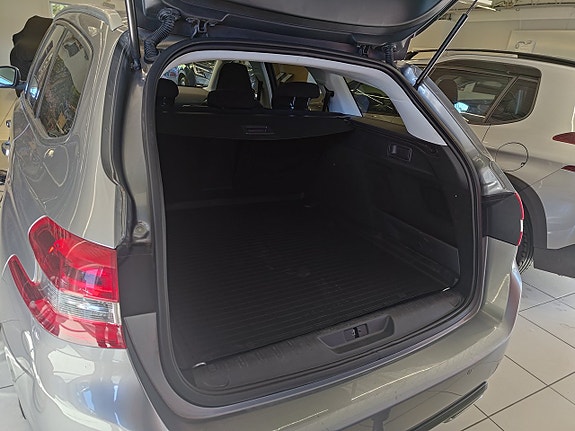 Peugeot 308 SW 4 of 5