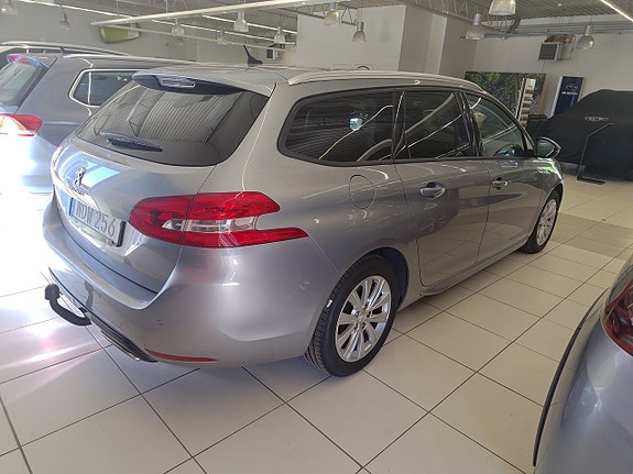 Peugeot 308 SW 3 of 5