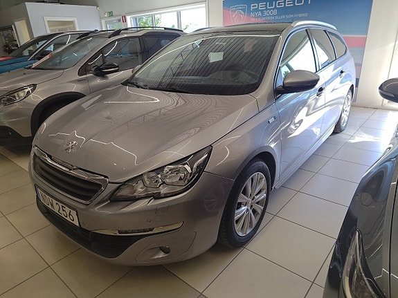 Peugeot 308 SW 2 of 5