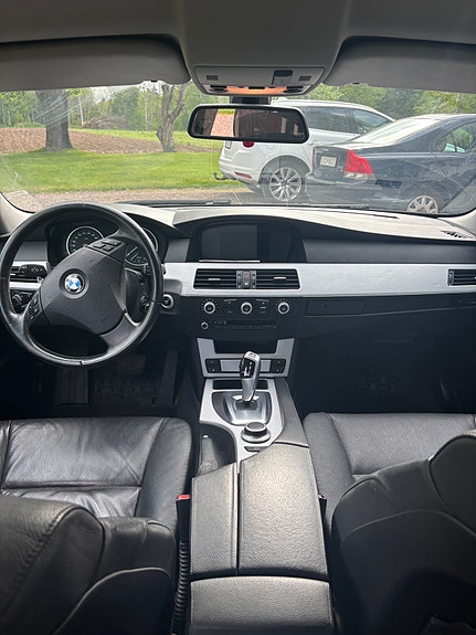 BMW 520d 3 of 4