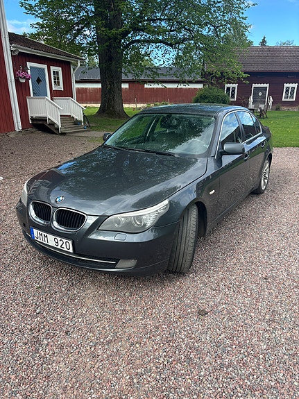 BMW 520d 2 of 4