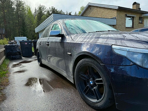 BMW 530i 4 of 5
