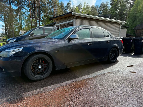 BMW 530i 3 of 5