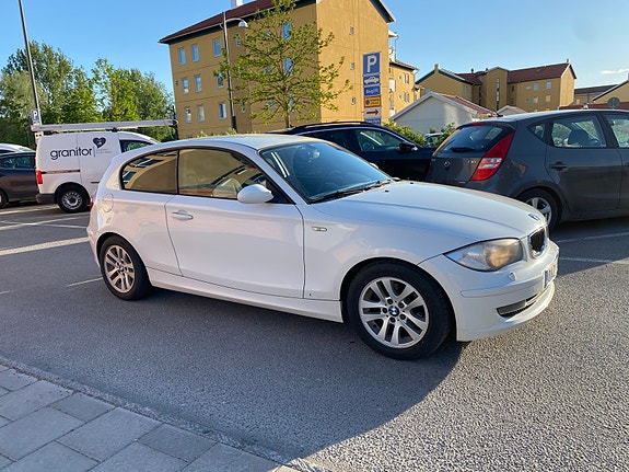 BMW 118d 2 of 5
