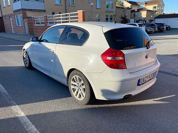 BMW 118d 4 of 5