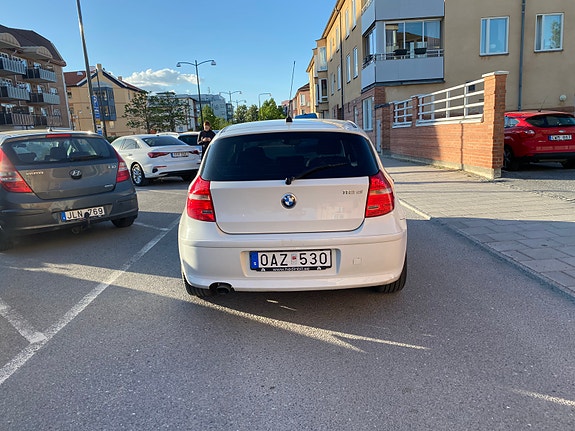 BMW 118d 3 of 5