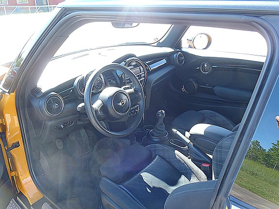 MINI Cooper 5 of 5