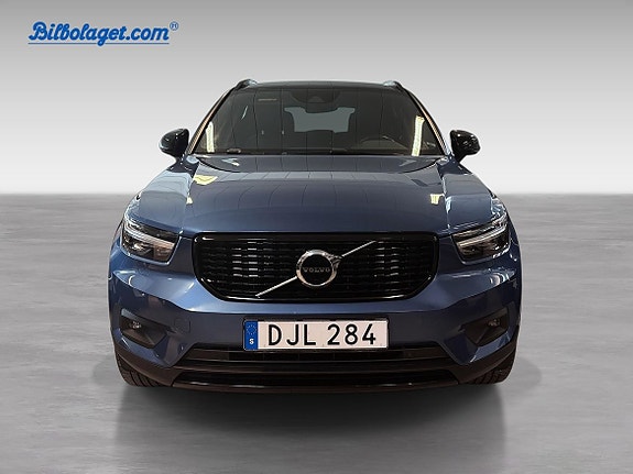 Volvo XC40 3 of 16