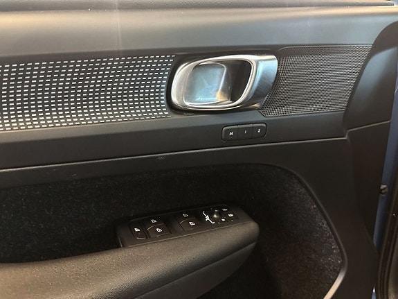 Volvo XC40 9 of 16