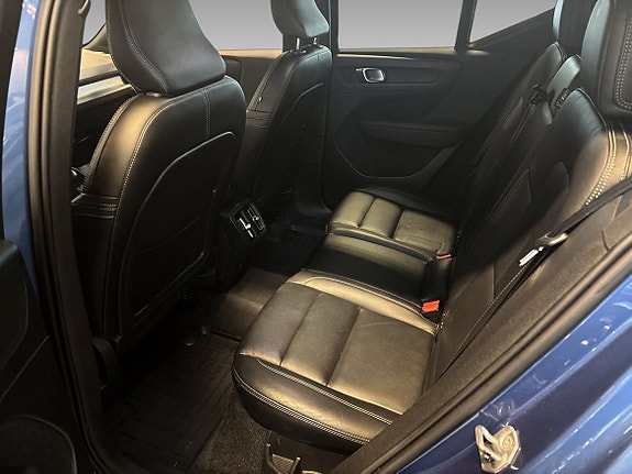 Volvo XC40 11 of 16