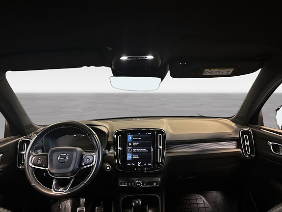 Volvo XC40 12 of 16