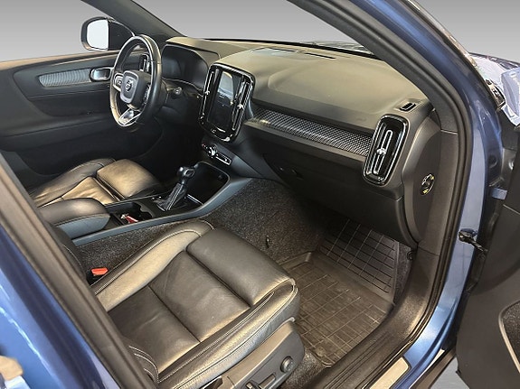 Volvo XC40 15 of 16