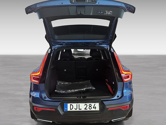 Volvo XC40 13 of 16