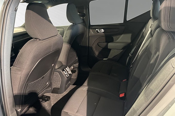Volvo EX40 8 of 14
